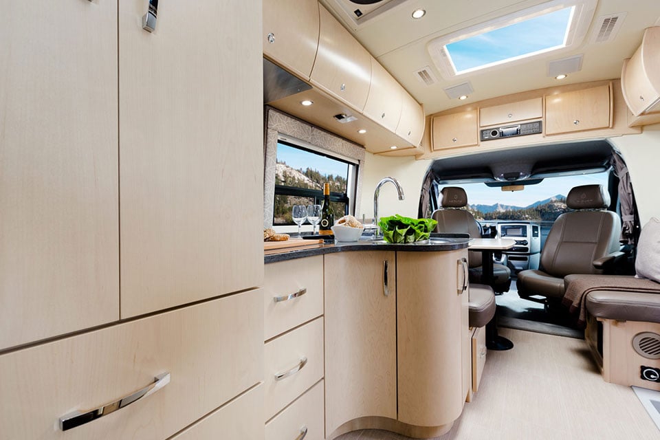 2016 Libero shown in Sierra Maple cabinets & Mirage Décor.